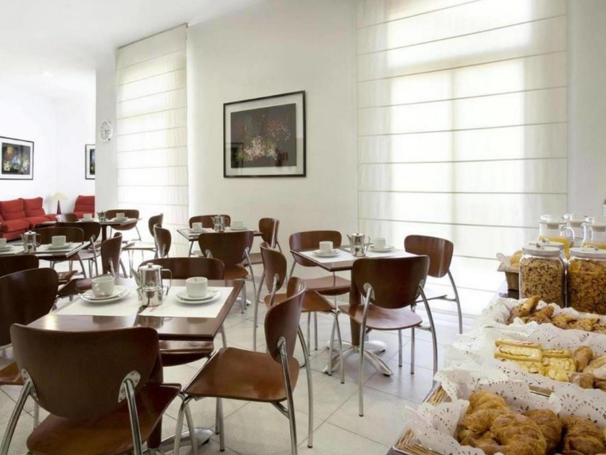 Hotel Monegal Barcelona Ngoại thất bức ảnh