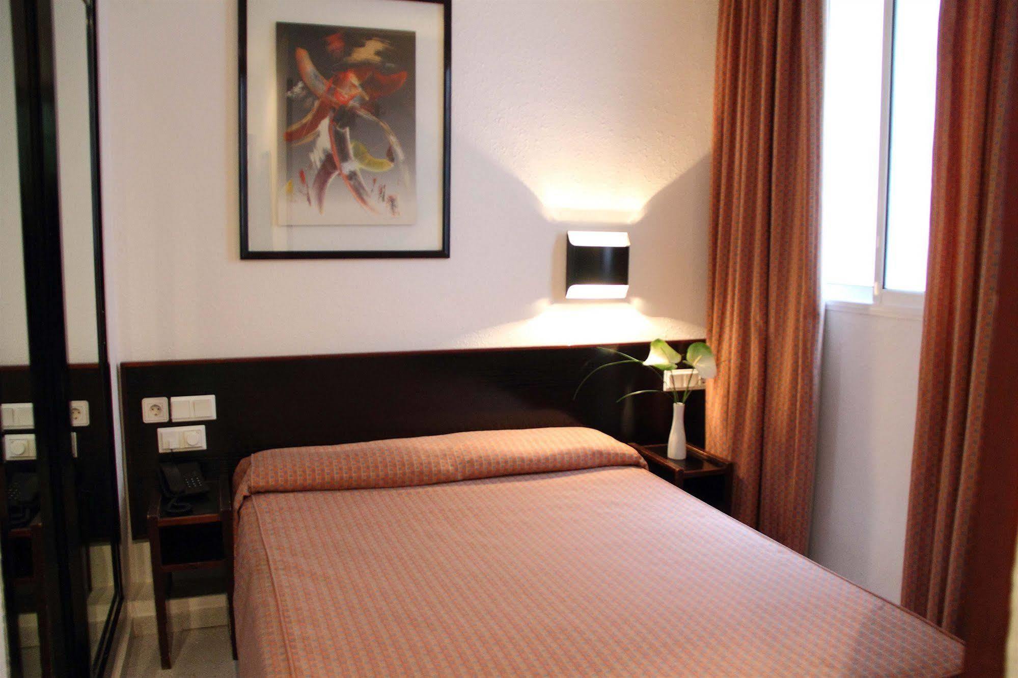 Hotel Monegal Barcelona Ngoại thất bức ảnh
