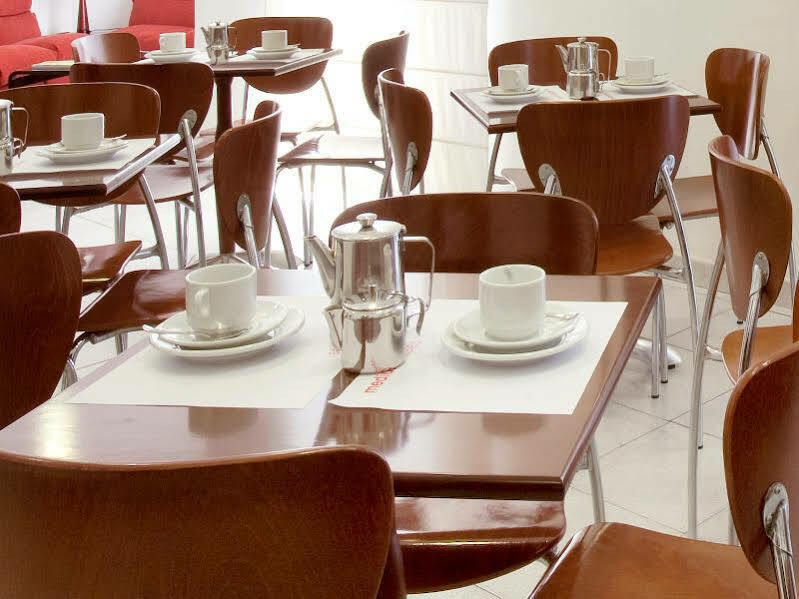 Hotel Monegal Barcelona Ngoại thất bức ảnh